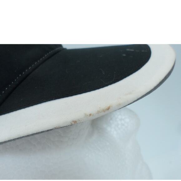 Under Armour Run Lightweight Strapback Sun Visor Cap Hat White Black Heat Gear - Picture 9 of 10